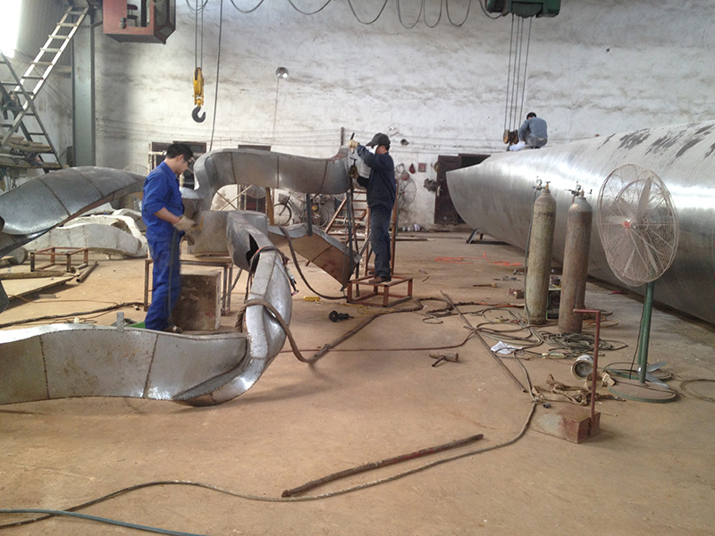 雕塑作品《啟》江蘇師范大學加工現(xiàn)場